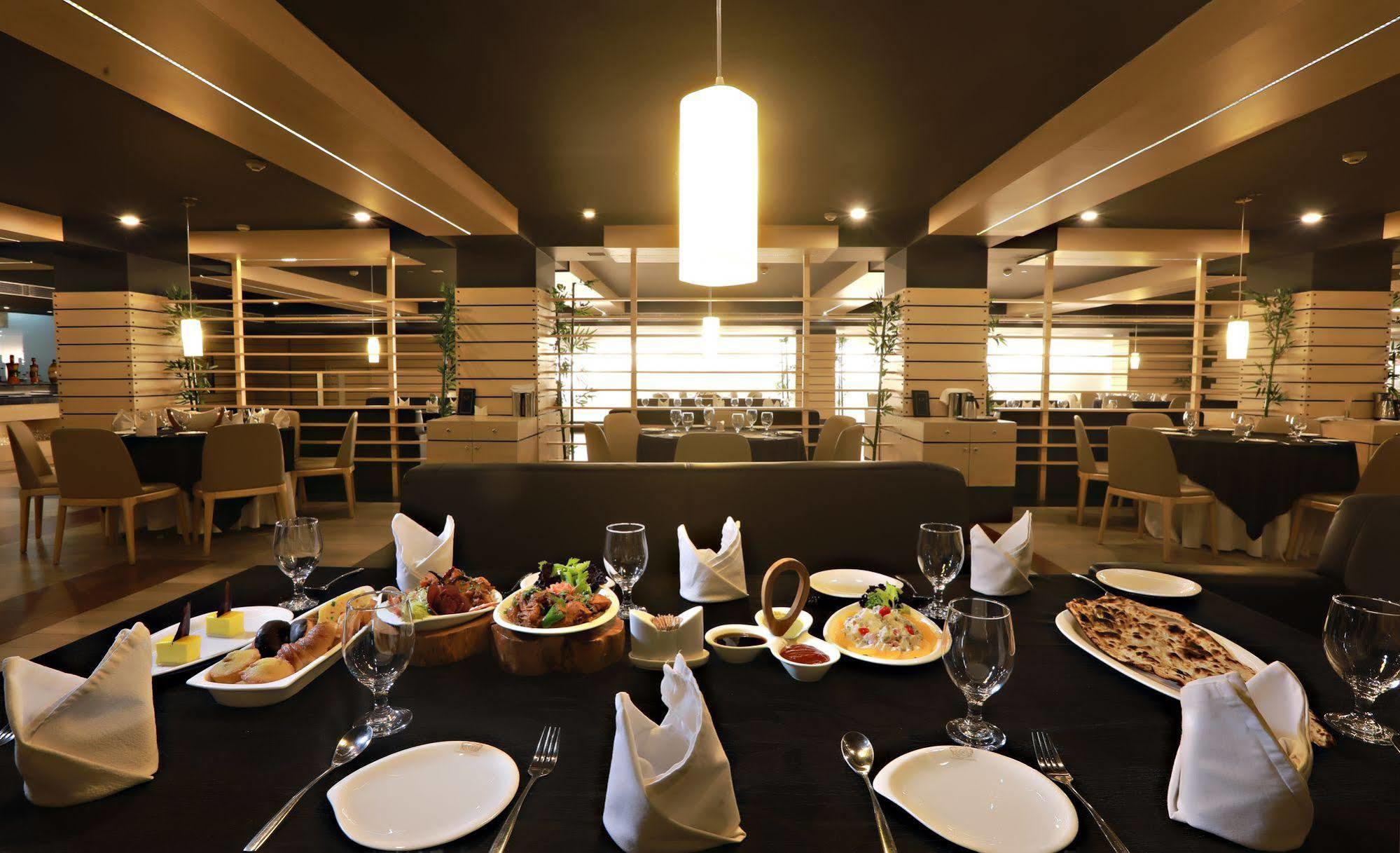 Hotel Patliputra Continental Patna  Ngoại thất bức ảnh