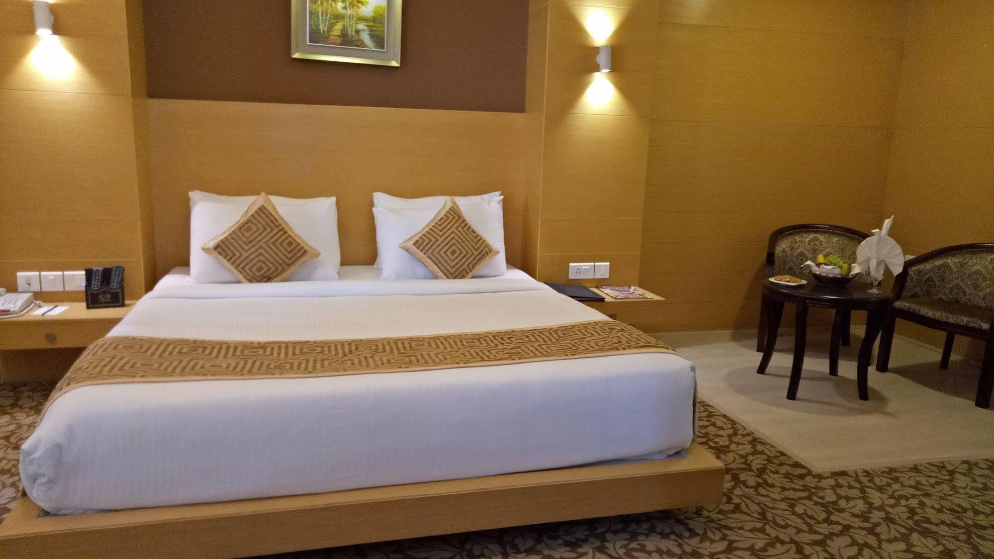 Hotel Patliputra Continental Patna  Ngoại thất bức ảnh