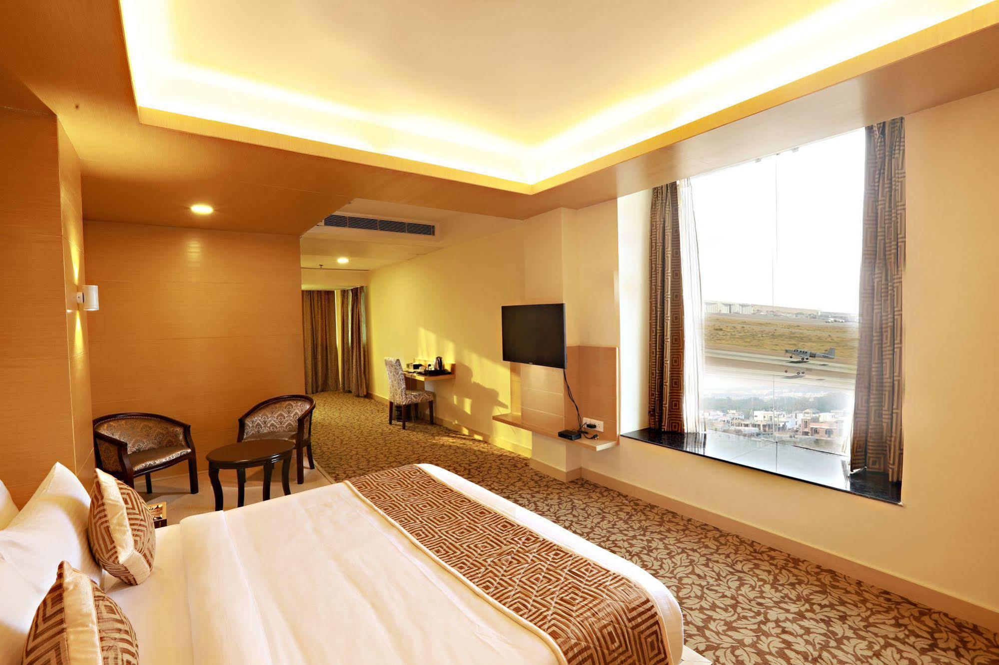 Hotel Patliputra Continental Patna  Ngoại thất bức ảnh