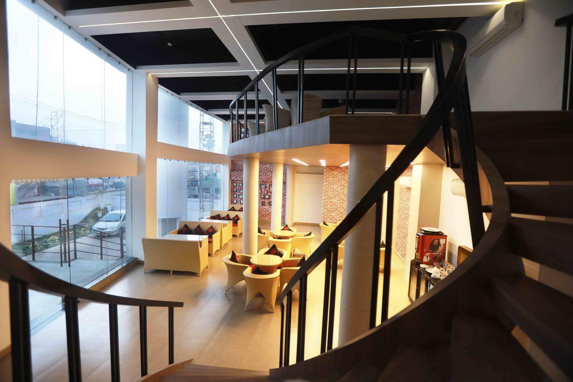 Hotel Patliputra Continental Patna  Ngoại thất bức ảnh