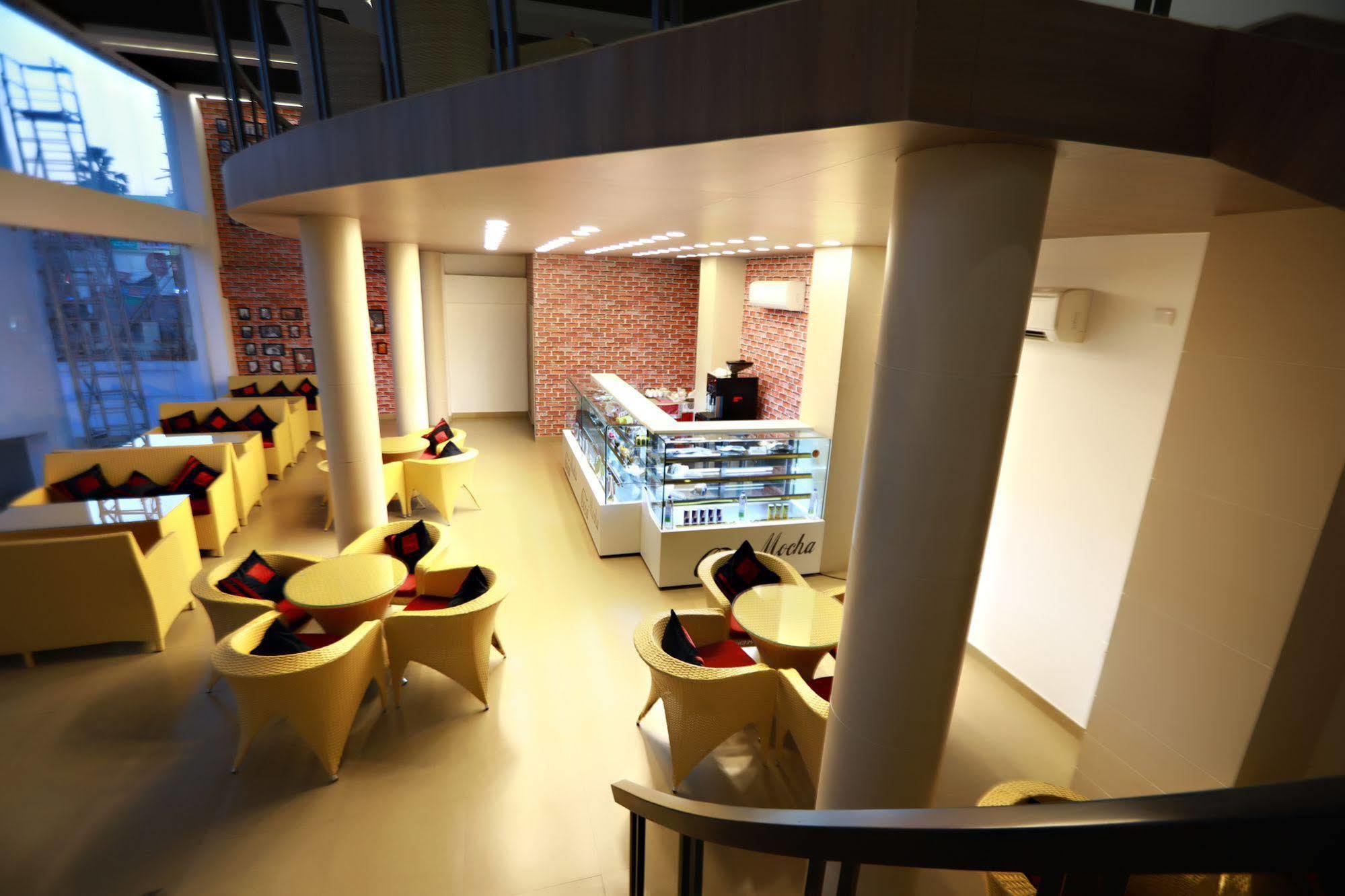 Hotel Patliputra Continental Patna  Ngoại thất bức ảnh