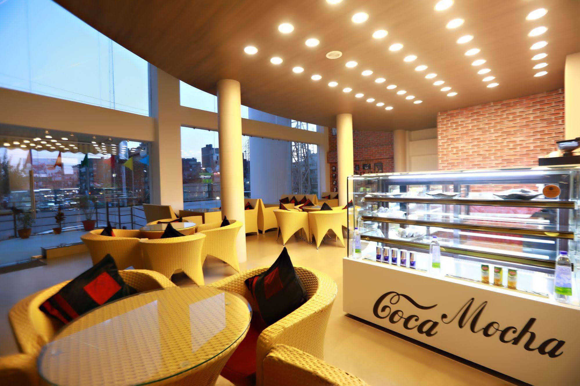 Hotel Patliputra Continental Patna  Ngoại thất bức ảnh