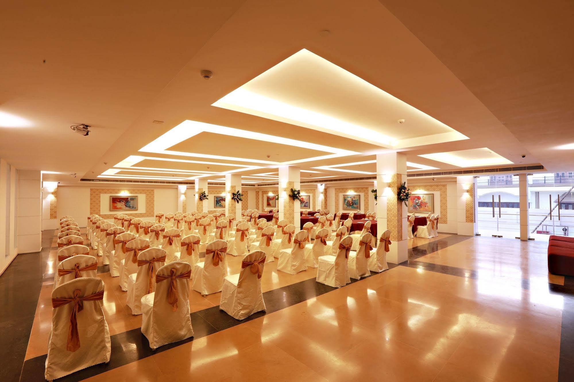 Hotel Patliputra Continental Patna  Ngoại thất bức ảnh
