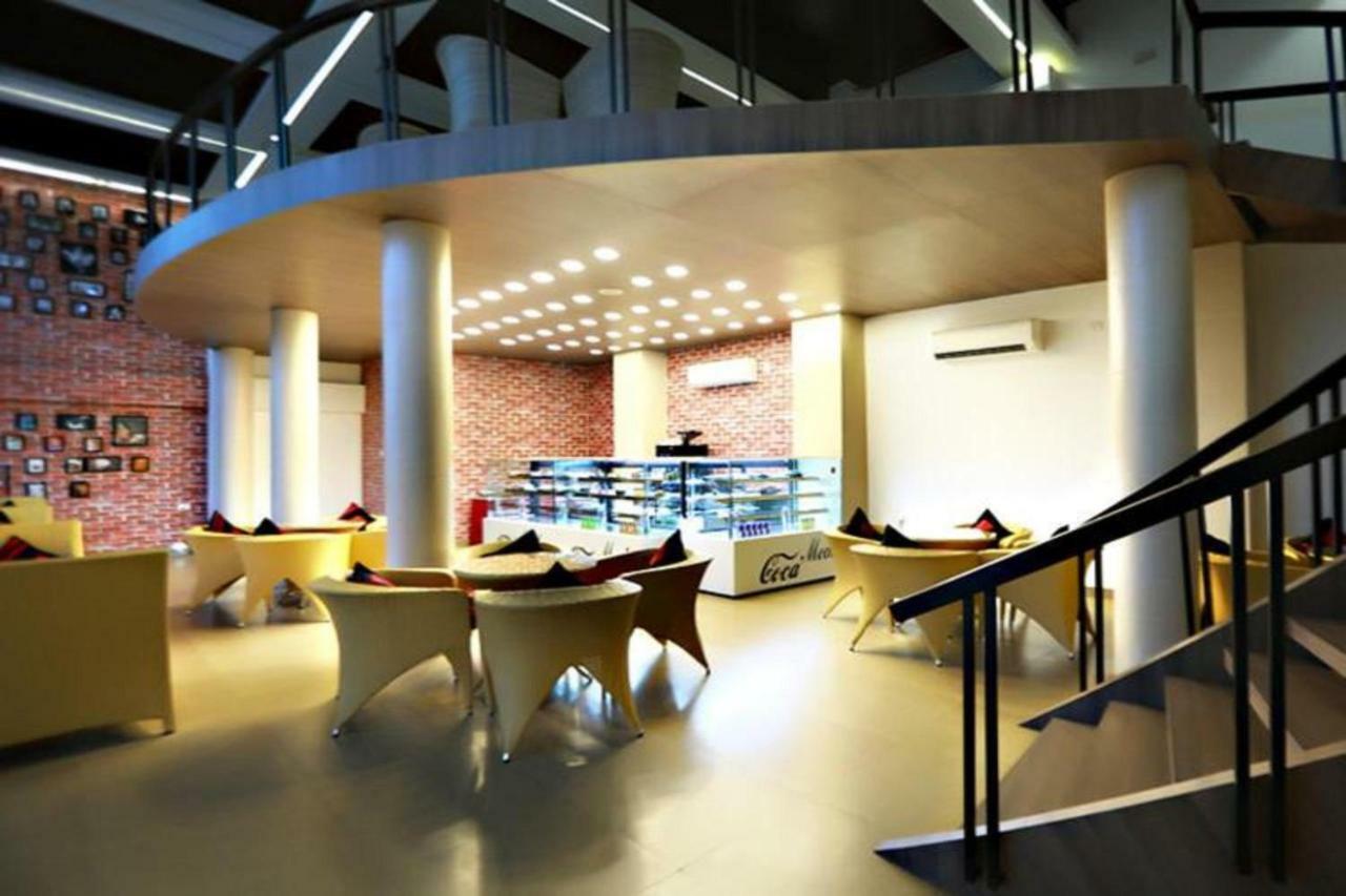 Hotel Patliputra Continental Patna  Ngoại thất bức ảnh
